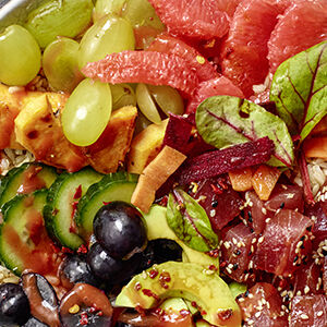 Tuna poké bowl with grapes and grapefruit